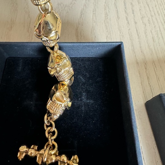 Gold toned skull bracelet - Picture 6 of 8